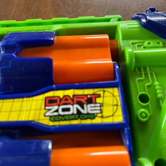 Nerf gun with eight shells - Picture 3 of 4